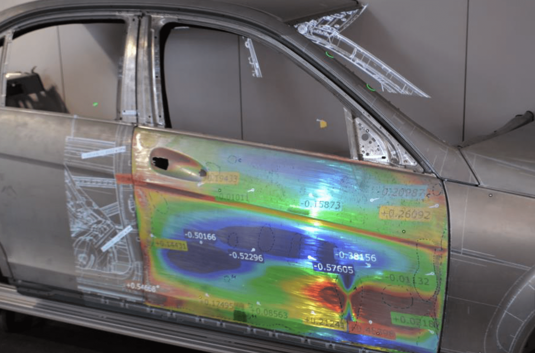 Insbesondere bei größeren Bauteilen ist es sinnvoller, dass anstelle des Bauteils wie gewohnt der WERKLICHT Laserprojektor bewegt wird.